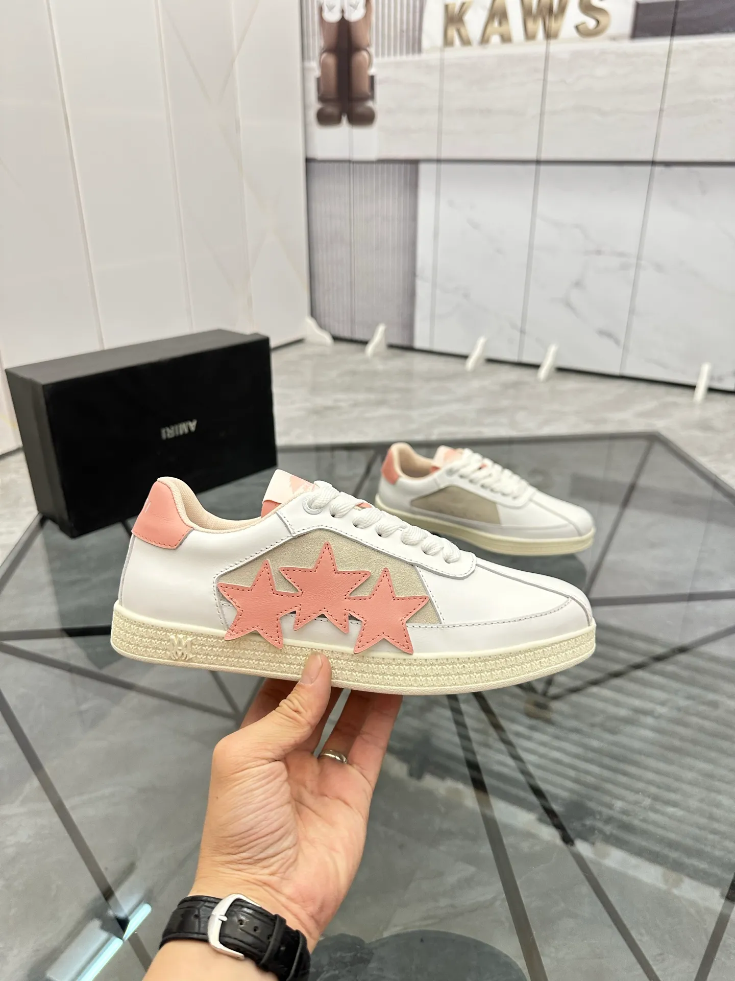 Men's shoes: 💰P420¥ Product trademark: AMIRI* "Amir*" low-top casual shoes Regular size: 38-45 (can be customized to 46) Product material: imported cowhide upper, breathable lining, original outsole. Number: 001